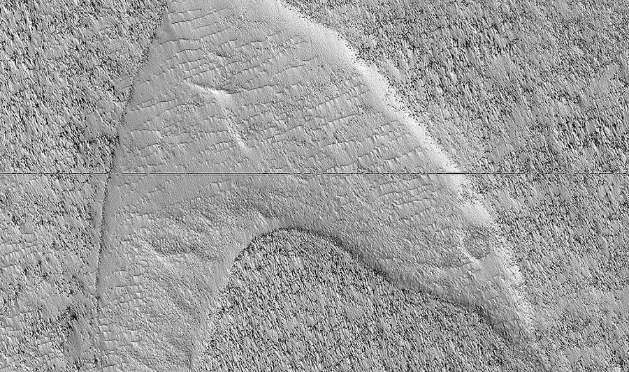 Ученые США обнаружили на поверхности Марса эмблему "Звездного флота" из сериала Star Trek - Это интересно