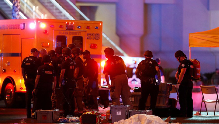 Число погибших в результате стрельбы в Лас-Вегасе возросло до 50 человек - В Мире