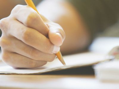 Латвийских выпускников обяжут сдавать экзамены по физике или химии - Мир молодежи