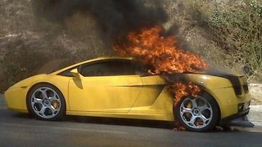 Суперкар Lamborghini Gallardo сгорел в Афинах