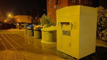 В Висагинасе наконец-то устанавливаются контейнеры для сбора текстиля