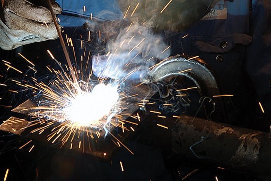  Мужчина во время сварки поранил детородный орган - Наука и здоровье