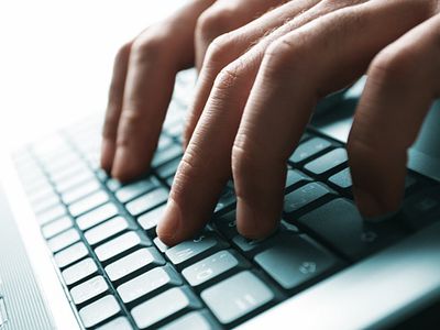 Кремль обложит налогами российских блоггеров — СМИ - В Мире