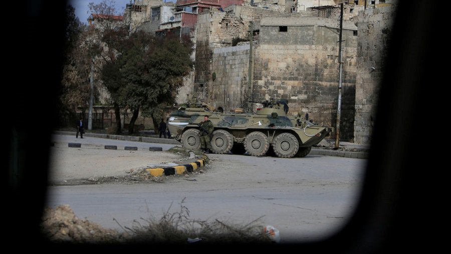 Минобороны РФ опровергло захват в плен двух российских военных боевиками ИГ - В Мире