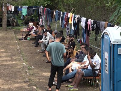 Висагинский Красный Крест помогает нелегальным мигрантам (видео) - В Висагинасе