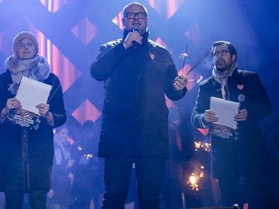 Врачам удалось восстановить работу сердца раненного ножом мэра Гданьска - В Мире