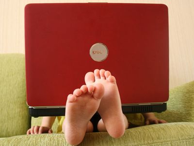 СМИ Литвы: взрослые «дяди» ищут маленьких «друзей» и «подружек» в Интернете, не боясь никакой ответственности - Происшествия и криминал