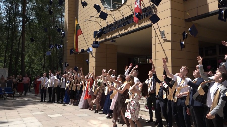Последний звонок в Центре профессионального обучения технологиям и предпринимательству (видео) - В Висагинасе
