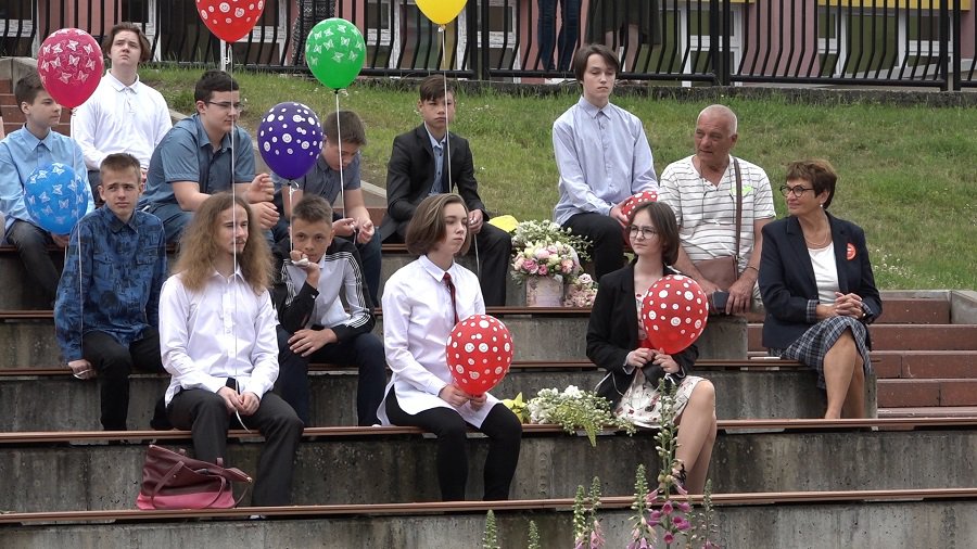Последний звонок прозвучал в амфитеатре прогимназии «Gerosios vilties» (видео) - В Висагинасе