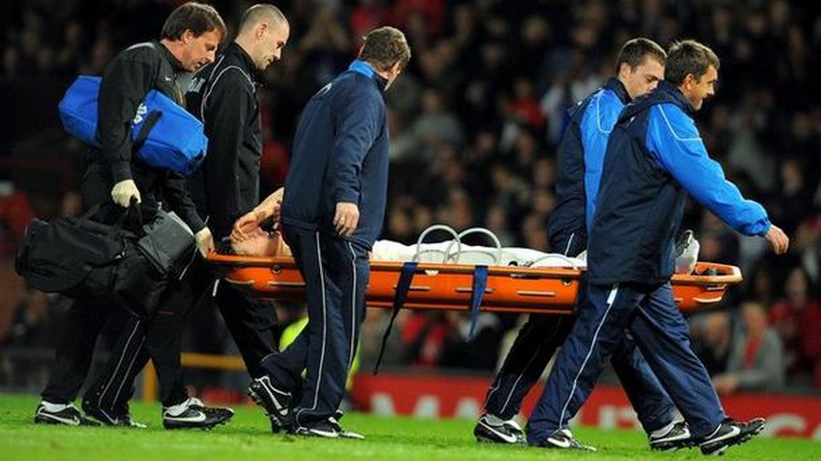 Сборная Англии потеряла двух игроков перед отборочными матчами ЧМ-2010 - Культурные и спортивные мероприятия