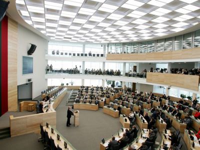 Для отстраненного от должности президента Паксаса двери в парламент Литвы открываются все шире


                                                   - Литва и страны Балтии