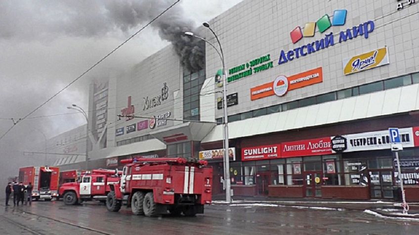 Три ребенка и женщина погибли при пожаре в торговом центре в Кемерове