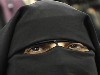 Ношение паранджи во Франции обойдется в 185 долларов - В Мире