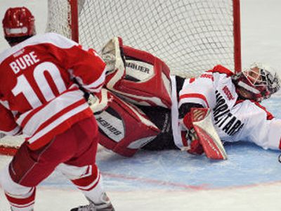 Российские ветераны победили сборную мира в юбилейном матче Суперсерии-1972                                 - Культурные и спортивные мероприятия