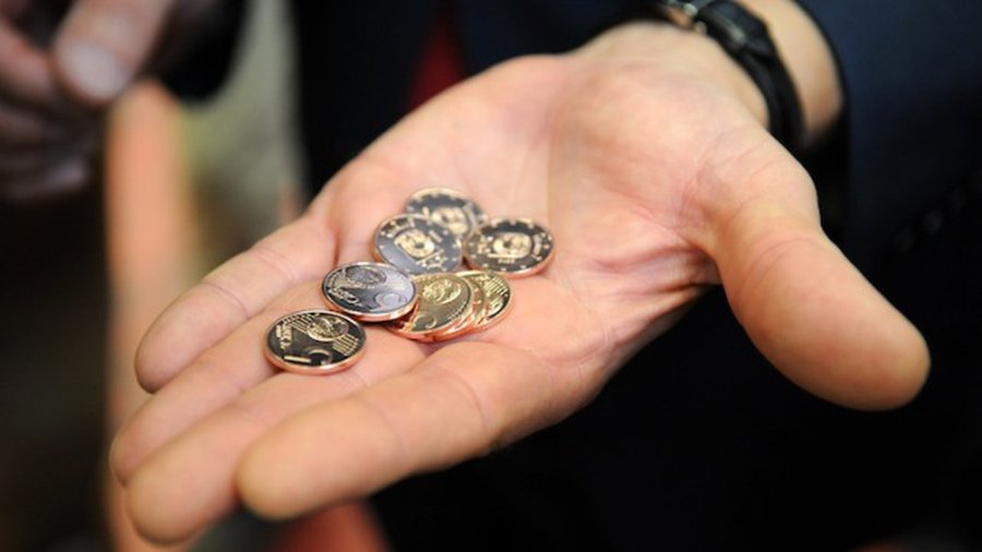 Начата чеканка латвийских монет евро - Литва и страны Балтии