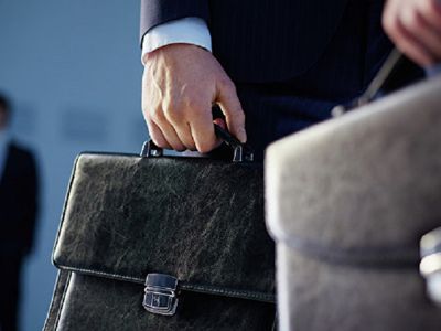 С января 2019 года увеличится базовый размер зарплаты чиновников и гос. служащих - Литва и страны Балтии