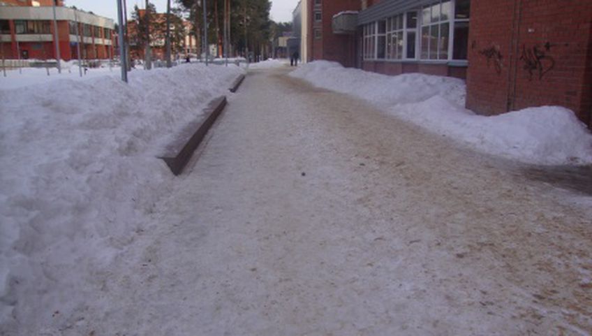 В приемный покой больницы продолжают обращаться люди с травмами 