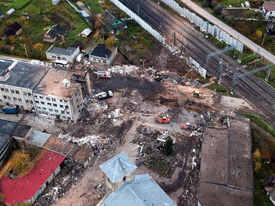 Источник: трое погибших при взрыве на заводе пиротехники в Гатчине были иностранцами - В Мире