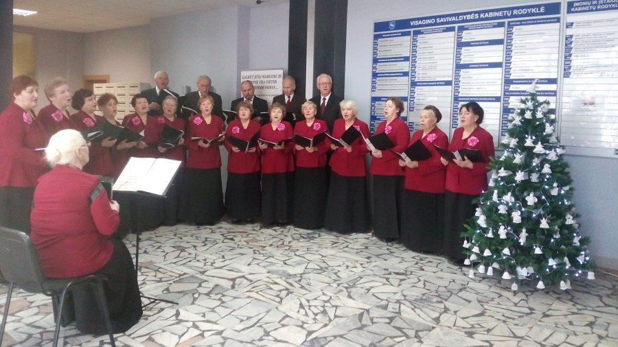 Подарок сеньоров – новогодний перформанс! - В Висагинасе