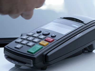 По всей Литве регистрировали сбои в оплате товаров и услуг с помощью платежных карт - Литва и страны Балтии