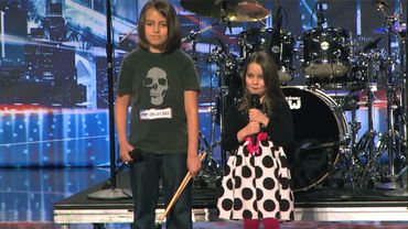 Шестилетняя девочка взорвала шоу "Америка ищет таланты" жестким металом (ВИДЕО)