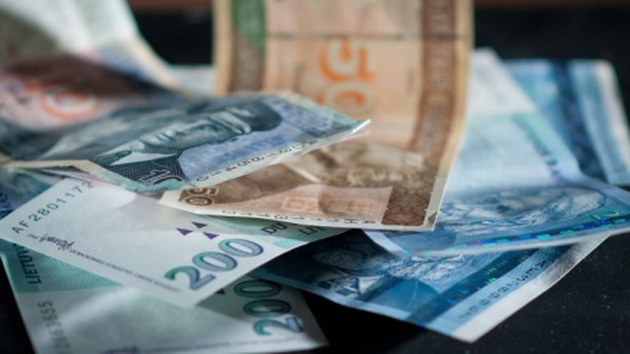 
„Banko darbuotojų“ pasaka patikėjusi senolė neteko 30 tūkst. Lt
