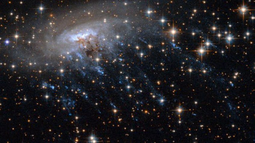 «Хаббл» заснял звездные струи спиральной галактики