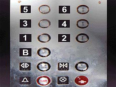 Ограбивший офис преступник застрял в лифте и вызвал пожарных - Хобби, отдых и развлечения