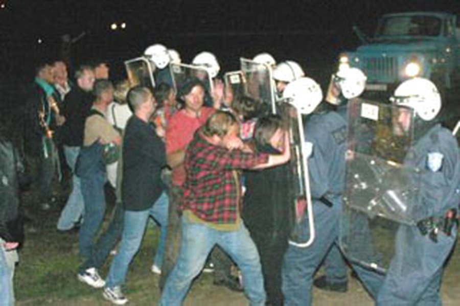 Массовые акции протеста в Риге переросли в беспорядки - Литва и страны Балтии