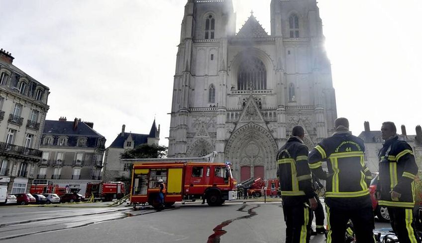 Пожар в соборе Святых Петра и Павла во французском городе Нант удалось потушить