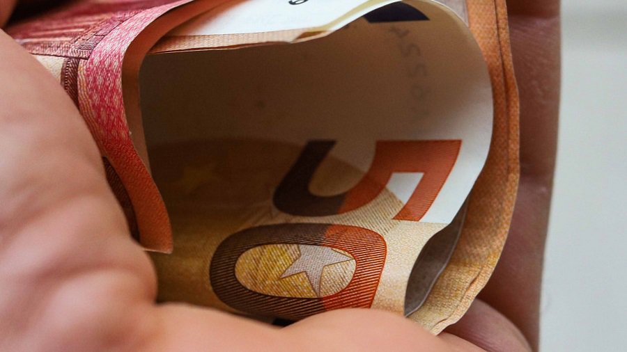 В будущем году выплату для одинокого лица будет получать в пять раз больше людей - Литва и страны Балтии