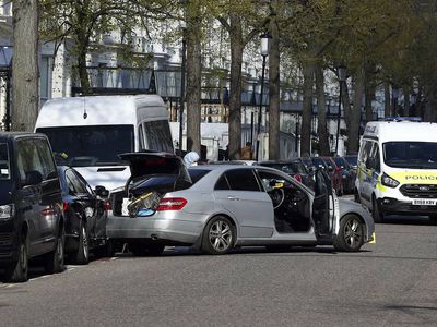 Протаранившего машины у посольства Украины в Лондоне признали психически больным - В Мире