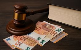 Прокуратура Литвы подала в суд для взыскания с членов местных советов необоснованно потраченных «канцелярских выплат»