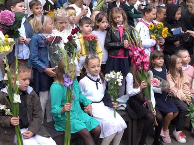 Первое сентября в висагинских школах и Академии творчества и искусств (видео) - В Висагинасе