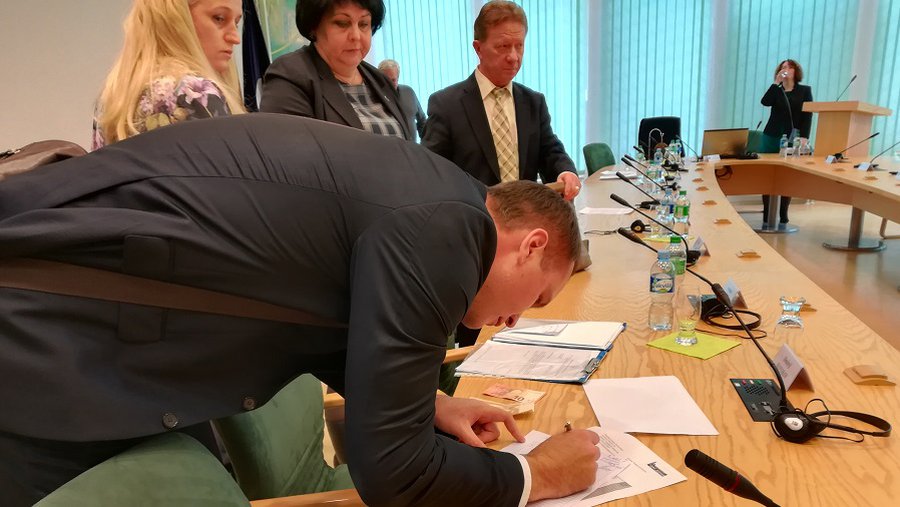 Не все 25 членов Совета увековечат себя в сакурах - В Висагинасе