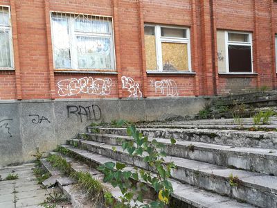 Разрушительная бездеятельность: город теряет здания и сооружения - В Висагинасе