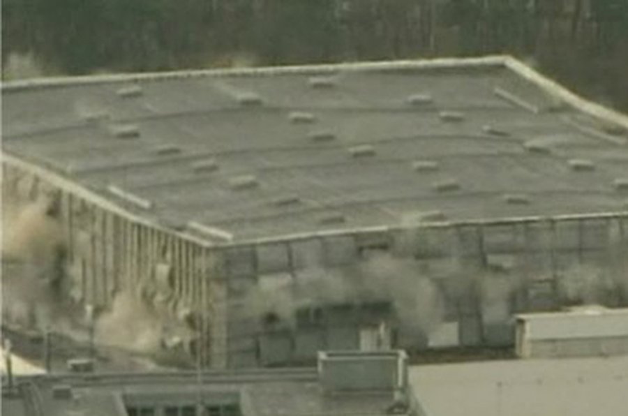 В Берлине разрушают главную арену нацистской Германии - В Мире