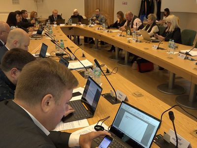 Заседание Совета. Острые дебаты возникли во время информации о поездке в Сморгонь (видео) - В Висагинасе