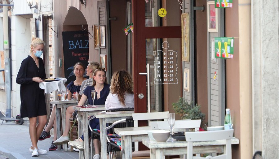 Опрос: значительно сократилось число жителей, считающих, что дела в стране улучшаются - Литва и страны Балтии