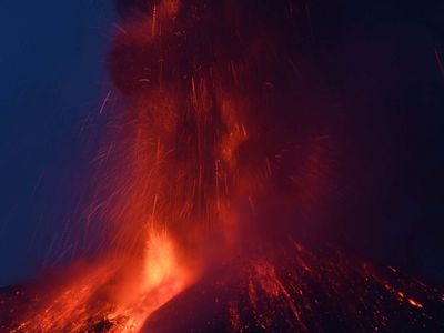 Sicilijoje išsiveržus Etna ugnikalniui, uždarytas Katanijos oro uostas - Pasaulyje