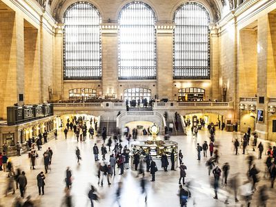 Десятки тысяч жителей Нью-Йорка привились за вознаграждение в 100 долларов - В Мире