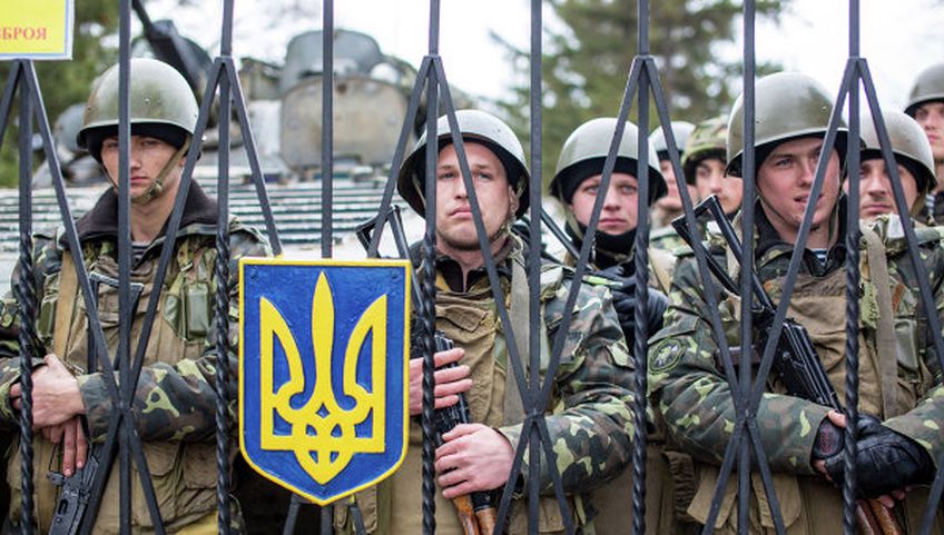 Военных, желающих проголосовать в Крыму, не выпускают из частей