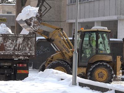 В 2022 году убирать улицы и дворы города будет спецтехника трех предприятий (видео) - В Висагинасе