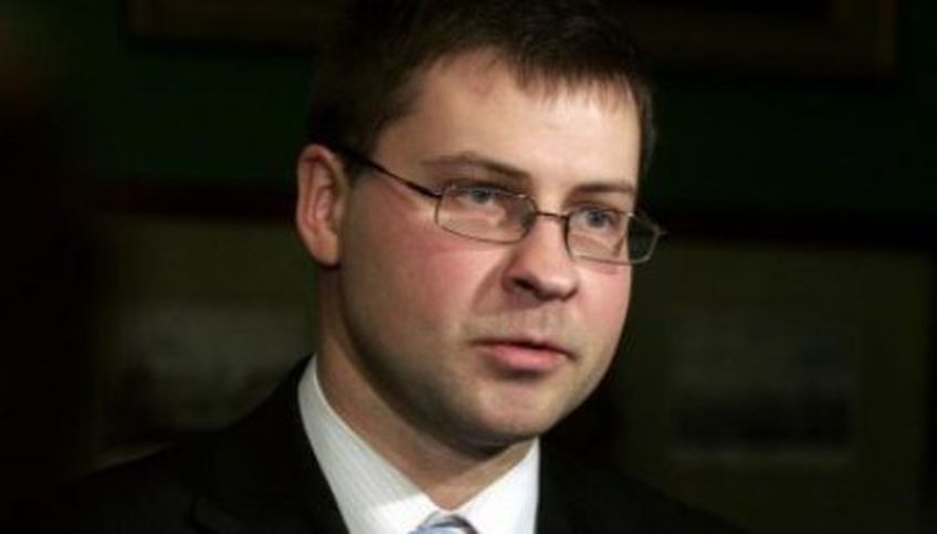 Латвийский премьер призвал отказаться от референдума о негражданах