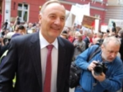 Latvijos prezidentu išrinktas A. Berzinis 
                  - Pasaulyje