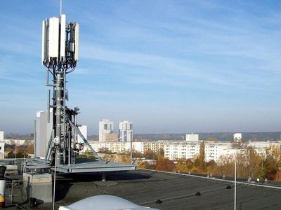 В ЕС за полгода 140 раз напали на вышки мобильной связи - В Мире