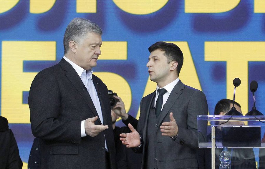 Шоу так и не стало дискуссией. В Киеве прошли дебаты Порошенко и Зеленского - В Мире