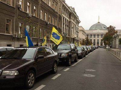 Владельцы автомобилей с иностранными номерами перекрыли центр Киева - В Мире