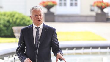 Глава Литвы выслушал аргументы жителей городка Девенишкес против размещения мигрантов