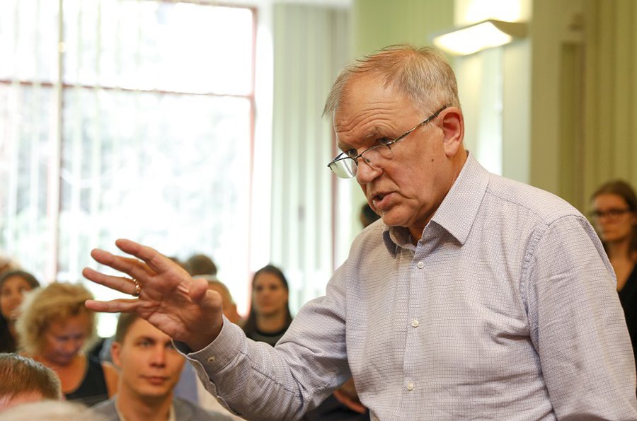 В. Андрюкайтис призывает не политизировать вопрос вакцин - Литва и страны Балтии